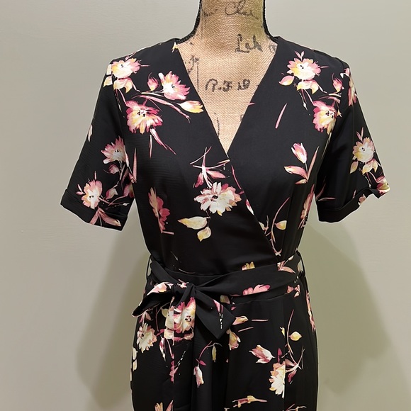 Floral Jumpsuit. - Picture 3 of 5